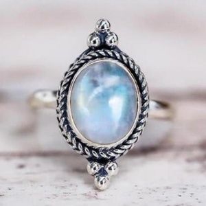 NEW 925 sterling silver moonstone ring